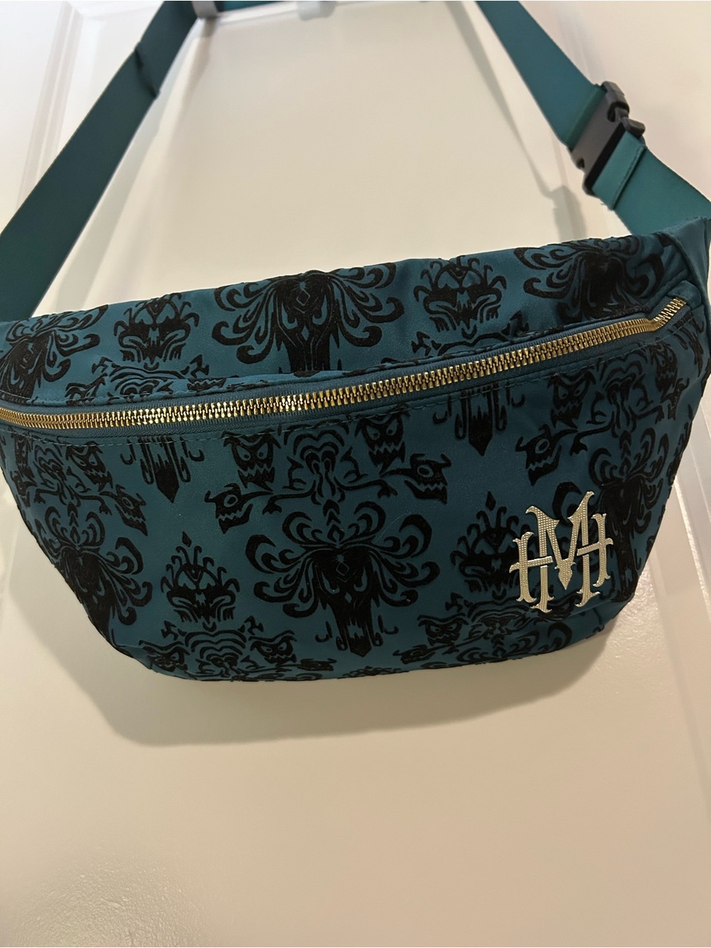 Disney Parks Haunted Mansion Fanny Pack Belt Bay NWOT - Picture 3 of 5
